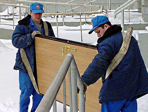 доставка металлических дверей