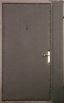 Входная тамбурная дверь с гладкой винилискожей с двух сторон