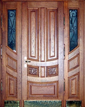 Парадная дверь "Пандроса" 